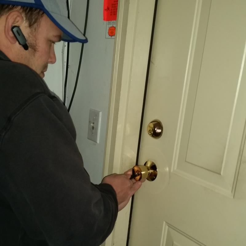 Lock picking demonstration